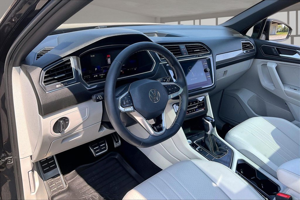 Used 2023 Volkswagen Tiguan SE R-Line FWD image 16