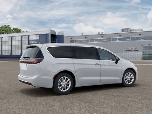 New 2027 Chrysler Pacifica Select AWD/4WD image 4