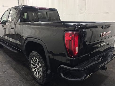 Used 2022 GMC Sierra 1500 AT4 w/ AT4 Premium Package AWD/4WD image 4