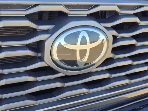 Used 2022 Toyota Tacoma TRD Off-Road image 29