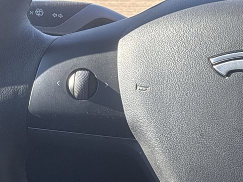 Used 2022 Tesla Model Y Long Range image 25