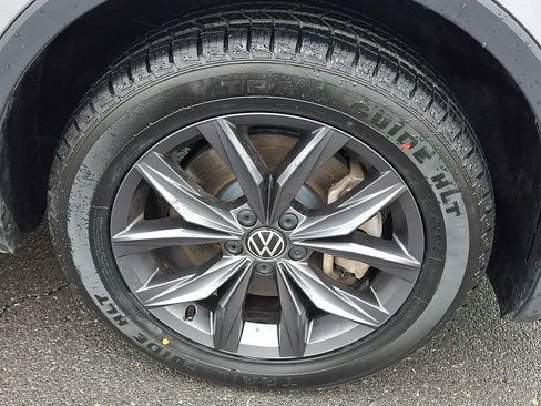 Used 2022 Volkswagen Tiguan SE image 11