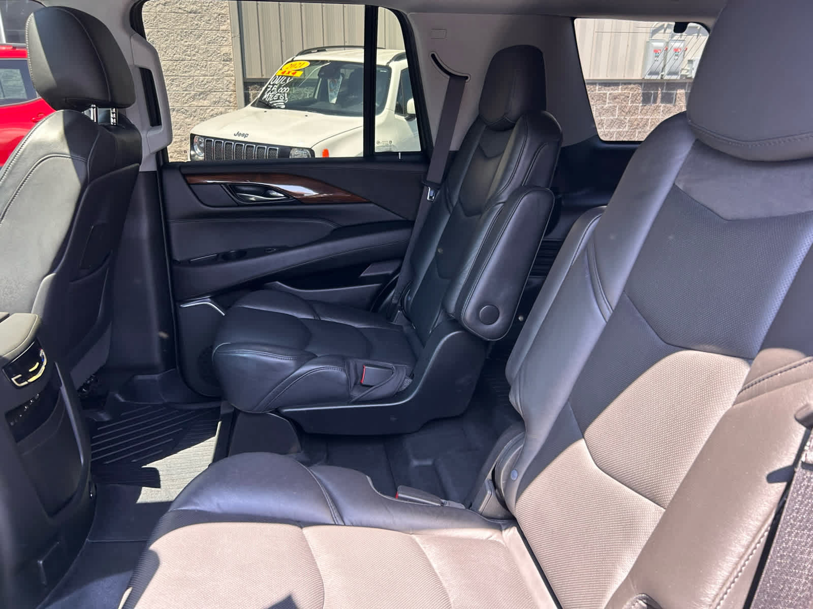 Used 2019 Cadillac Escalade Premium Luxury AWD/4WD image 27