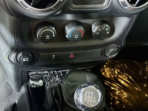 Used 2018 Jeep Wrangler Unlimited Sport w/ Connectivity Group AWD/4WD image 7
