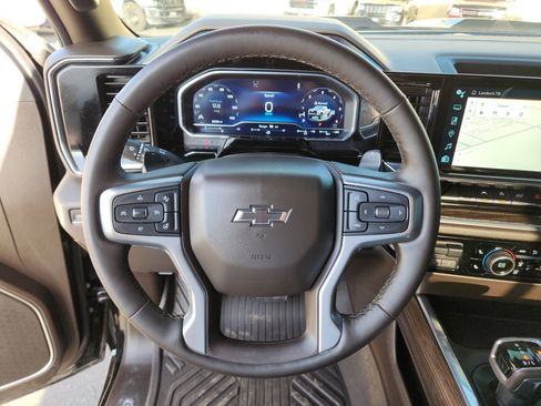 Used 2024 Chevrolet Silverado 1500 LT Trail Boss w/ Convenience Package II image 18
