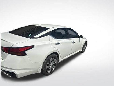 Used 2019 Nissan Altima 2.5 S FWD image 2