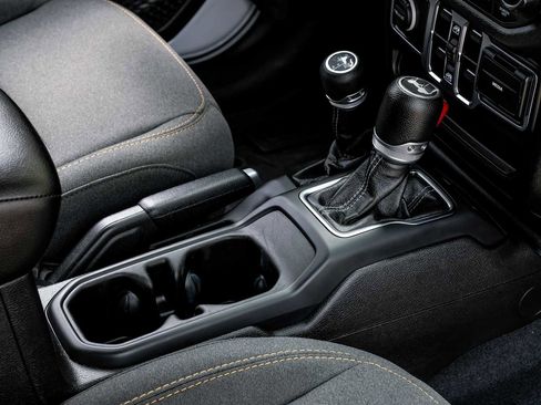 Used 2024 Jeep Wrangler Sport S image 22