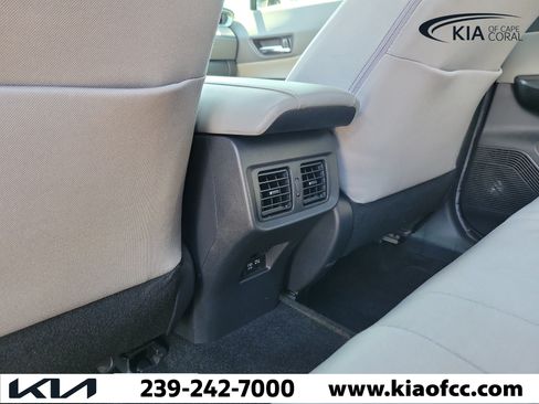 Used 2021 Toyota Venza LE AWD/4WD image 14
