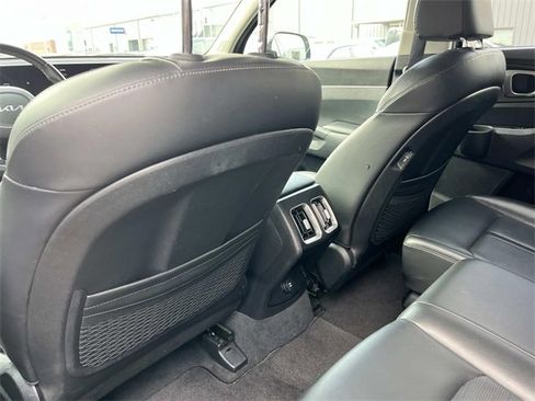 Used 2024 Kia Sorento S image 19