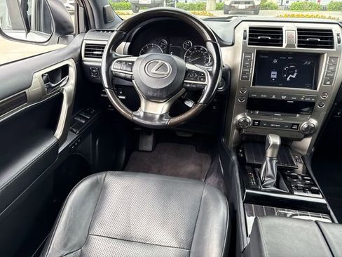 Used 2021 Lexus GX 460 Luxury w/ Accessory Package AWD/4WD image 10