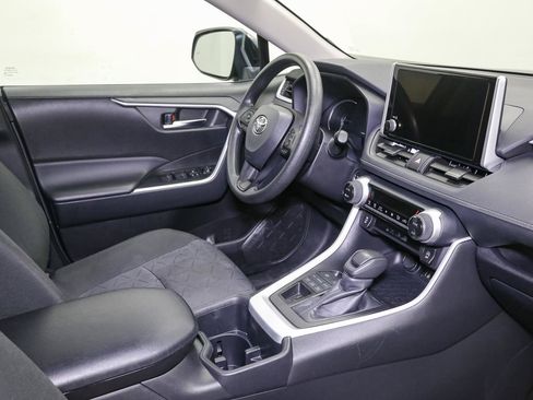 Used 2025 Toyota RAV4 XLE AWD/4WD image 19