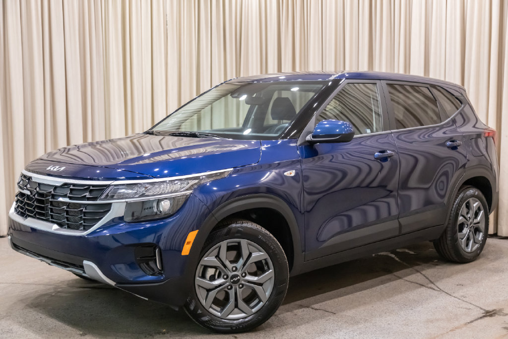 Used 2025 Kia Seltos LX AWD/4WD image 2
