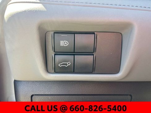 Used 2022 Toyota Highlander XLE image 19