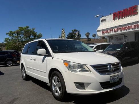 Used 2010 Volkswagen Routan SE image 9