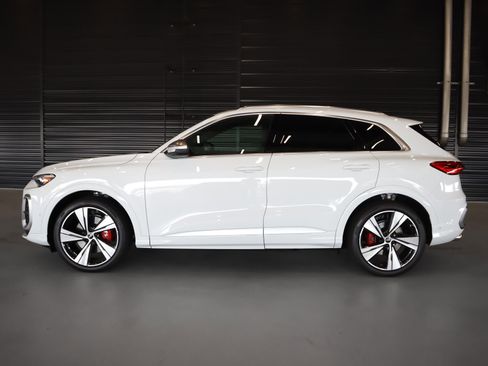 New 2025 Audi SQ5 Premium Plus image 16