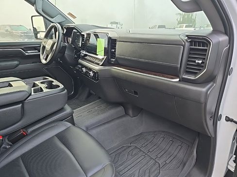 Used 2025 GMC Sierra 3500 SLT w/ X31 Off-Road Package image 31