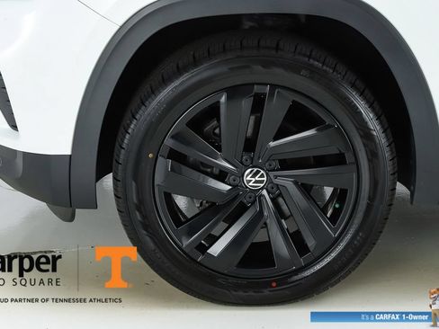 Used 2022 Volkswagen Atlas Cross Sport SE w/ Black Wheel Package AWD/4WD image 5