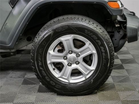 Used 2018 Jeep Wrangler Unlimited Sport S AWD/4WD image 34