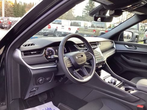 New 2025 Jeep Grand Cherokee Laredo X w/ Luxury Tech Group I AWD/4WD image 29