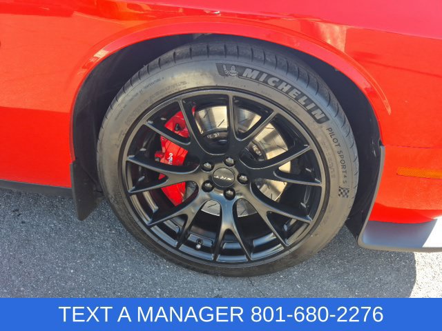 Used 2016 Dodge Challenger SRT Hellcat RWD image 9
