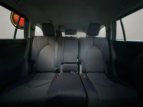 Used 2020 Toyota Highlander L FWD image 23