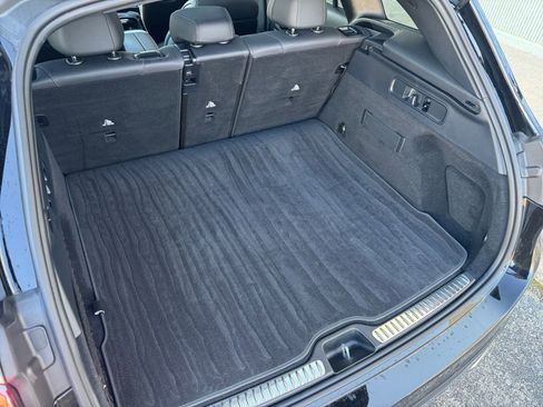 Used 2025 Mercedes-Benz GLC 300 4MATIC image 16