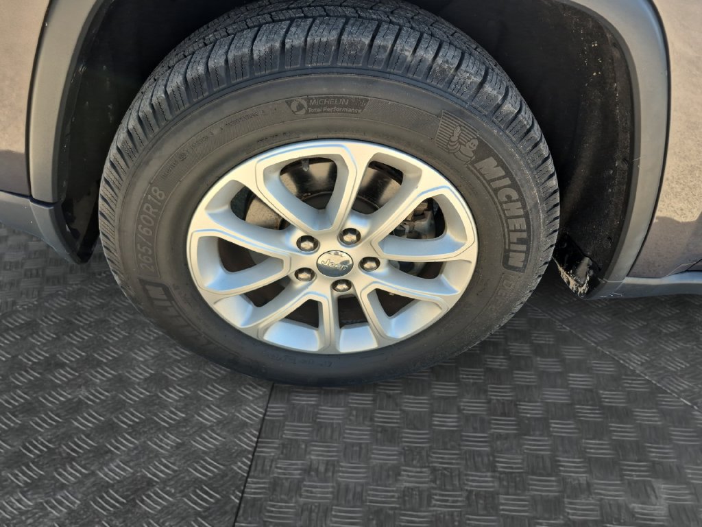 Used 2014 Jeep Grand Cherokee Laredo w/ 18" Wheel & 8.4" Radio Group RWD image 14