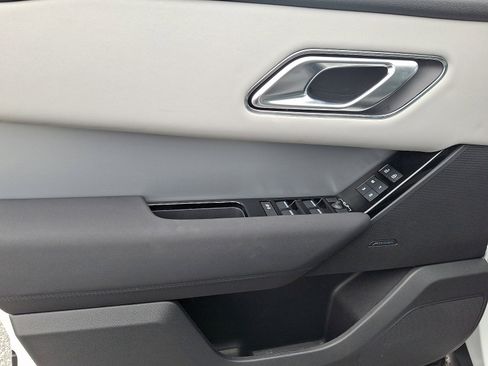 Used 2025 Land Rover Range Rover Velar S image 11