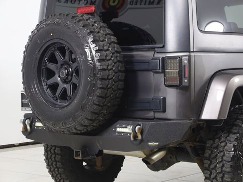 Used 2016 Jeep Wrangler Unlimited Sahara w/ Dual Top Group AWD/4WD image 37