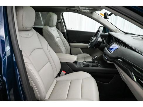 Certified 2022 Cadillac XT4 Premium Luxury w/ Enhanced Visibility Package AWD/4WD image 16