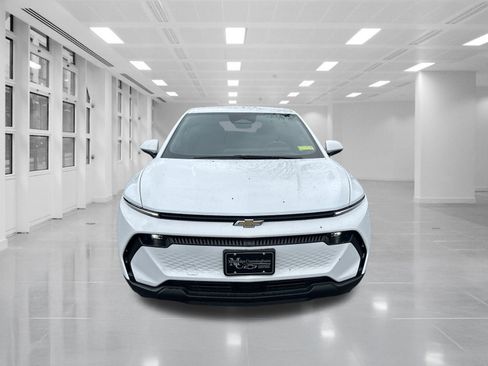 New 2026 Chevrolet Equinox EV LT image 2