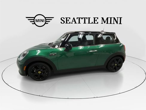 Certified 2024 MINI Cooper SE image 6