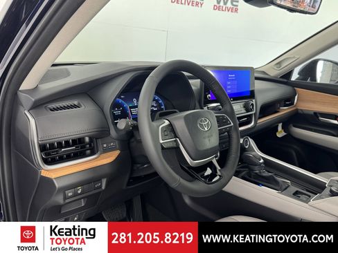 New 2026 Toyota Grand Highlander Platinum image 2