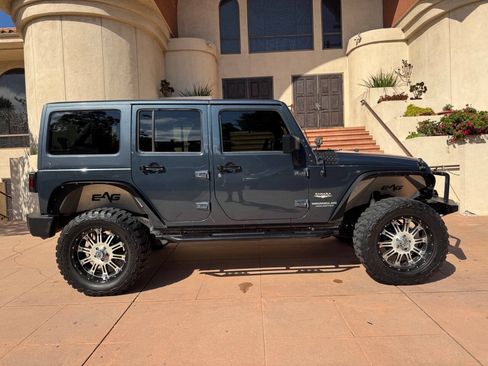 Used 2008 Jeep Wrangler Unlimited Sahara w/ Trailer Tow Group AWD/4WD image 8