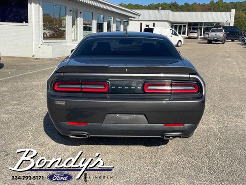 Used 2019 Dodge Challenger SXT w/ Plus Package image 17