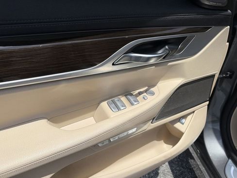 Used 2018 BMW 740i RWD image 31