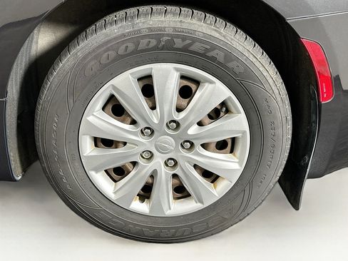 Used 2018 Chrysler Pacifica L FWD image 11