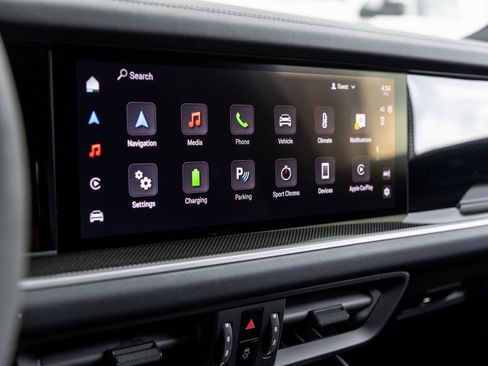 Certified 2025 Porsche Cayenne E-Hybrid Coupe image 26