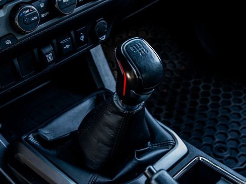 Used 2020 Toyota Tacoma TRD Sport image 31