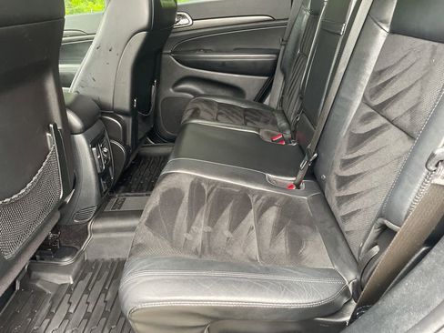 Used 2017 Jeep Grand Cherokee Altitude RWD image 10
