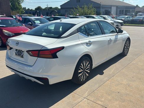 Used 2025 Nissan Altima 2.5 SV FWD image 6