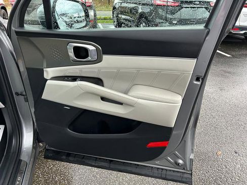 Certified 2023 Kia Sorento SX Prestige w/ Panoramic Sunroof Package image 31