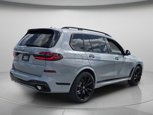 Used 2023 BMW X7 xDrive40i w/ M Sport Package AWD/4WD image 7