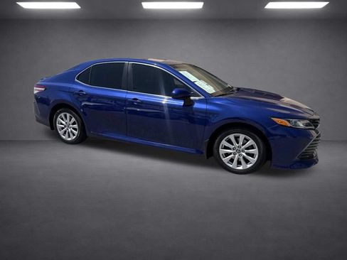 Used 2018 Toyota Camry LE FWD image 14