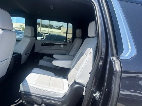 Used 2025 Chevrolet Suburban Premier AWD/4WD image 14