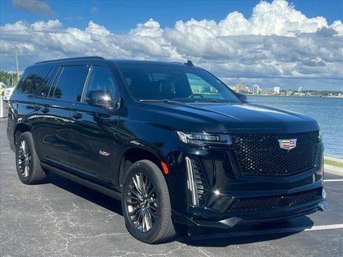 Used 2023 Cadillac Escalade ESV V image 5