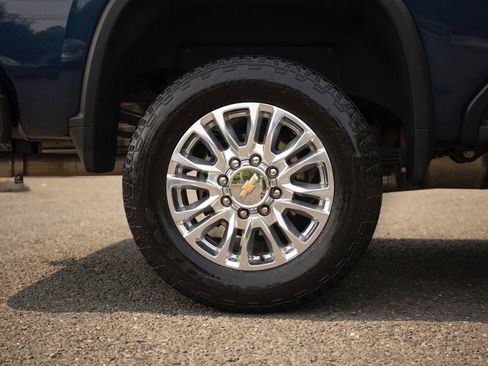 Used 2022 Chevrolet Silverado 2500 High Country w/ Z71 Off-Road Package AWD/4WD image 25
