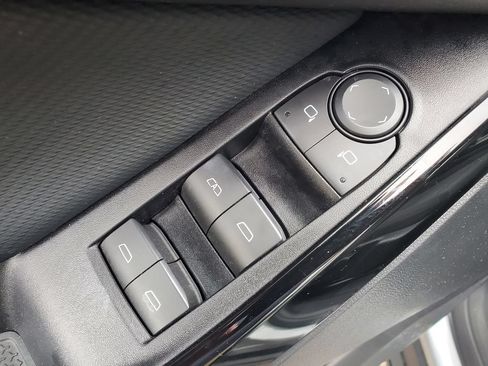 Used 2026 Chevrolet Equinox LT FWD image 8