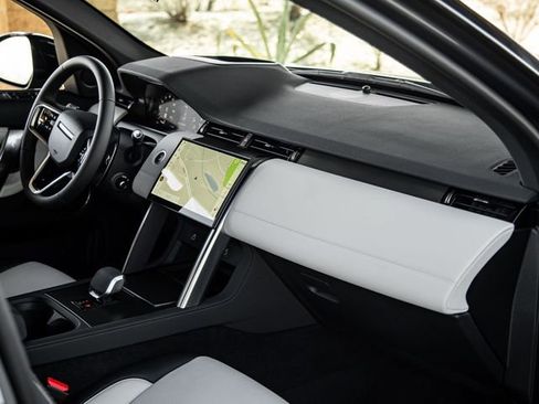 Used 2024 Land Rover Discovery Sport Dynamic SE image 29