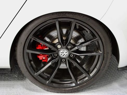 Used 2019 Volkswagen Golf R 4-Door AWD/4WD image 20
